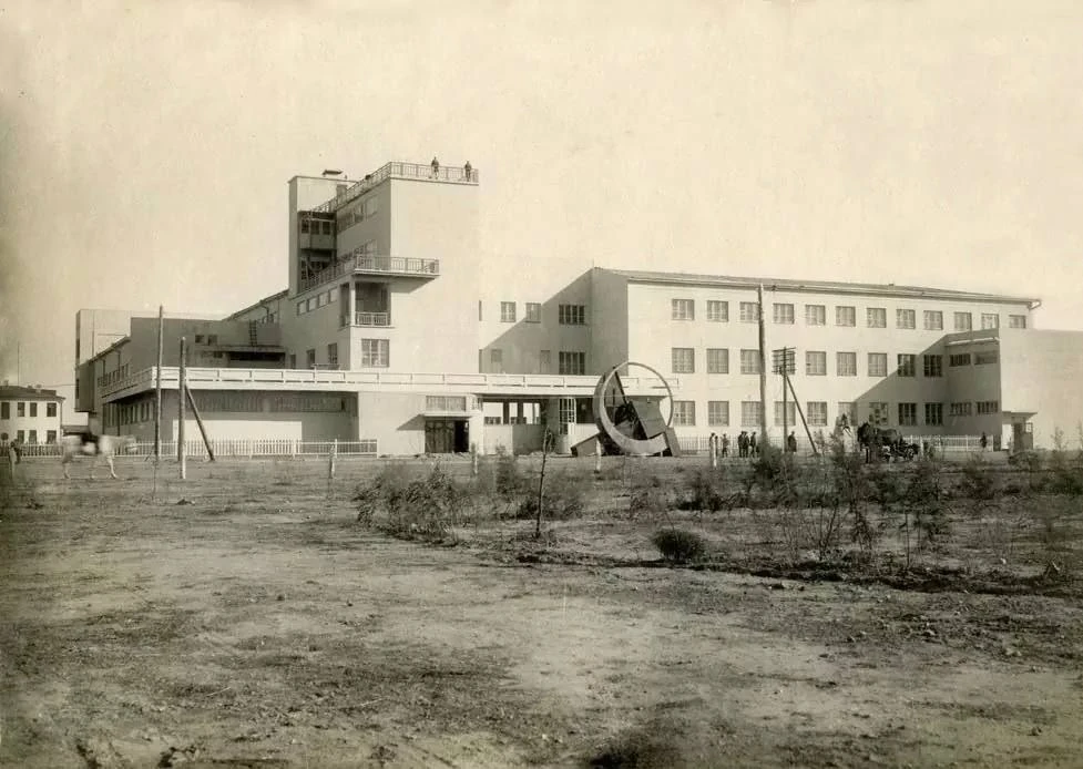 Архивный снимок здания ЦИК