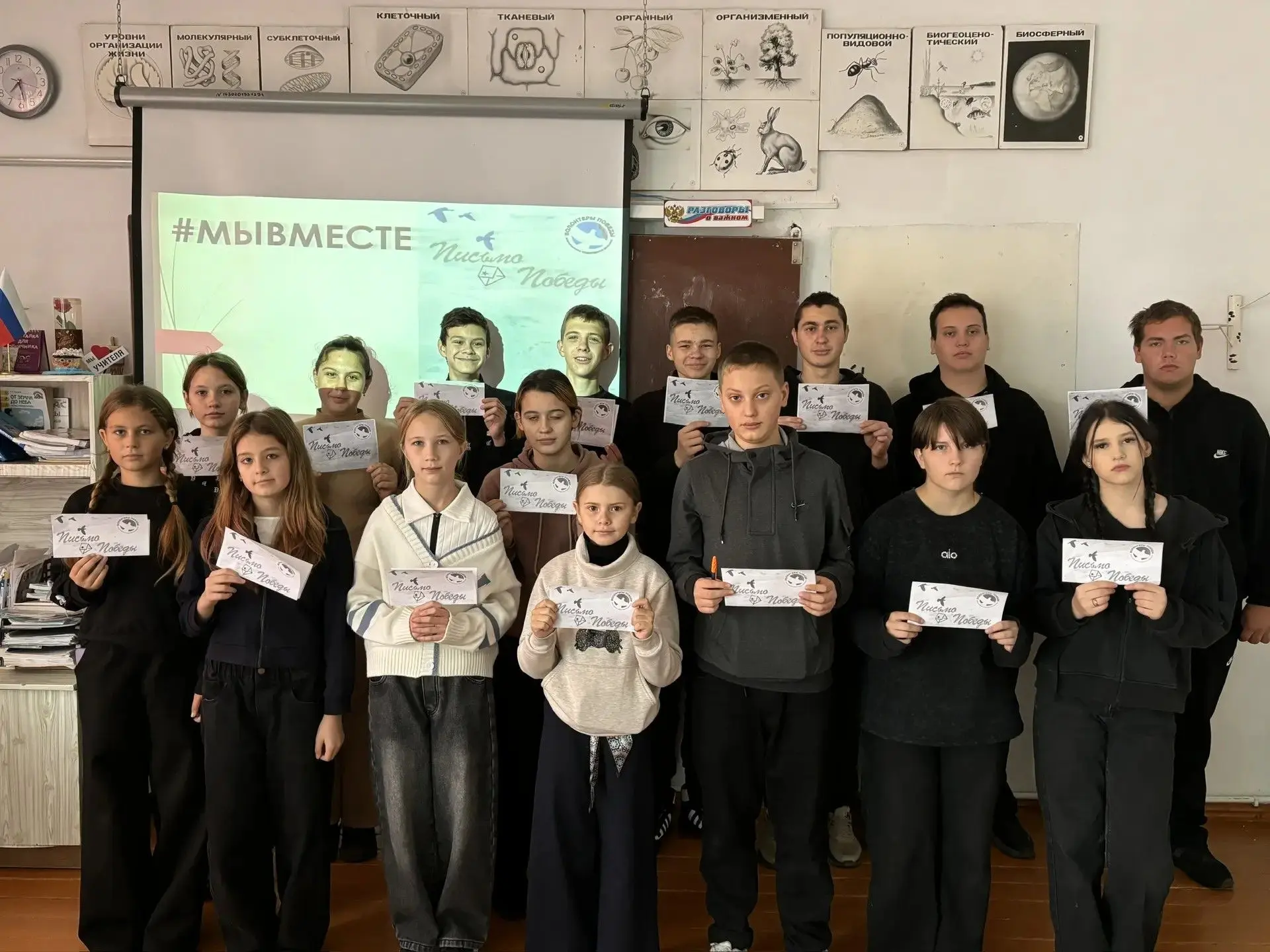 В МБОУ «Нововознесенская СОШ» продолжается добровольческая акция «Осенняя неделя добра»...