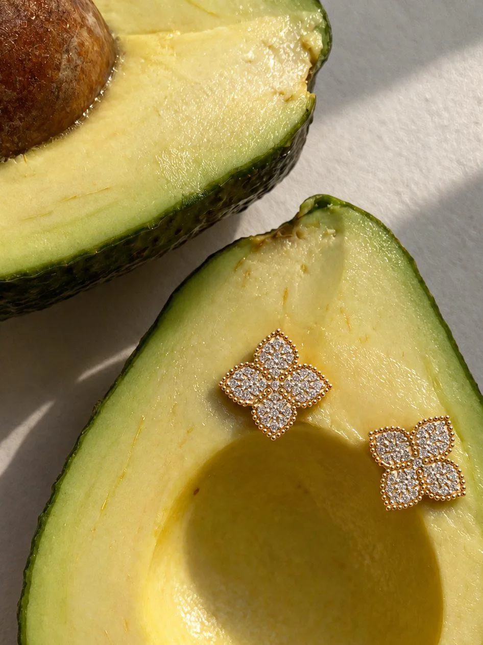 На завтрак сегодня авокадо и немного золота🥑✨