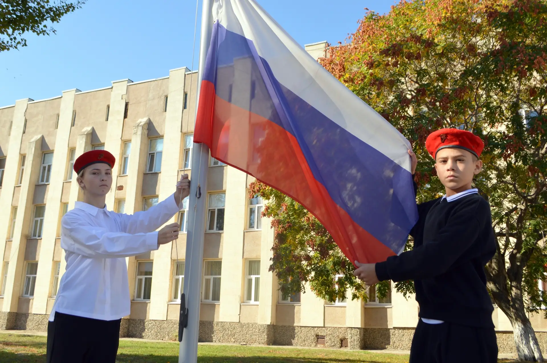 🔔 **Торжественная линейка в Армянске** 🔔