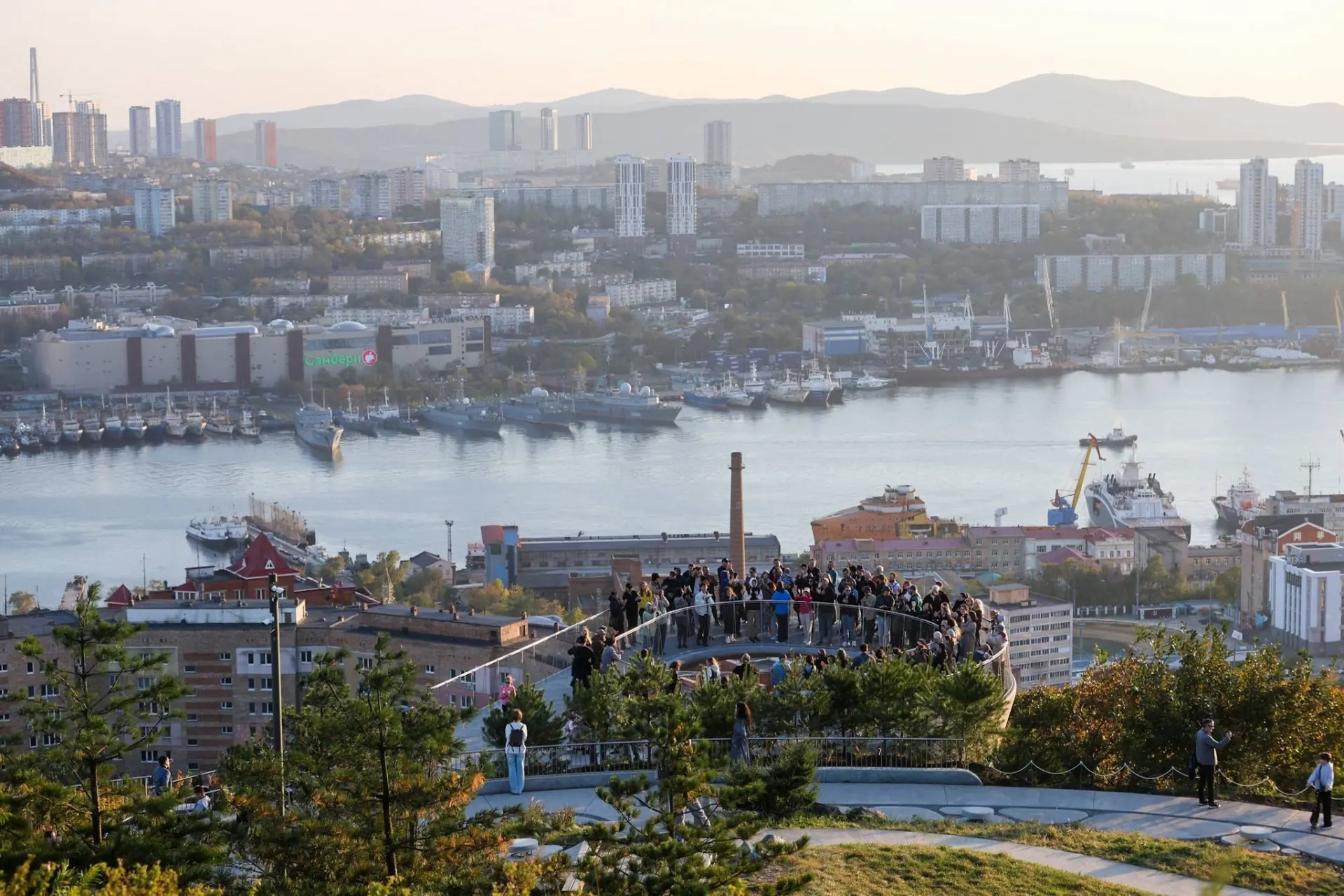 🌉😍 Во Владивостоке открыли парящую смотровую площадку в Нагорном парке — её строили 2...