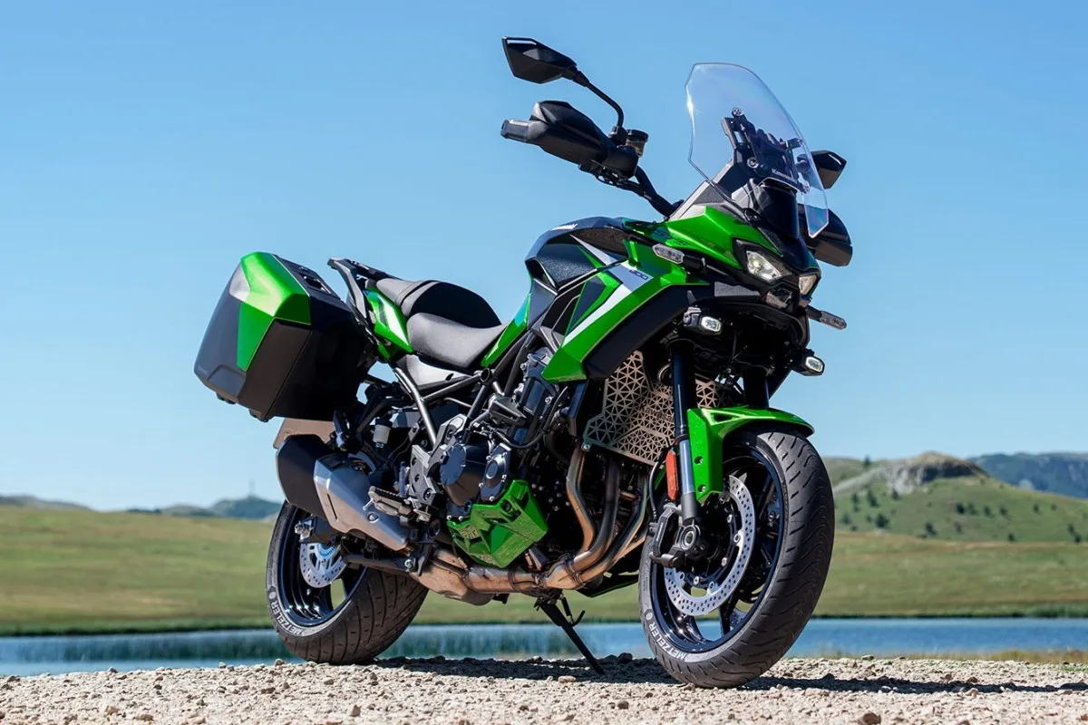 Kawasaki Versys 900 (2027) - бестселлер в новом дизайне и с адаптивным круиз-контролем ...