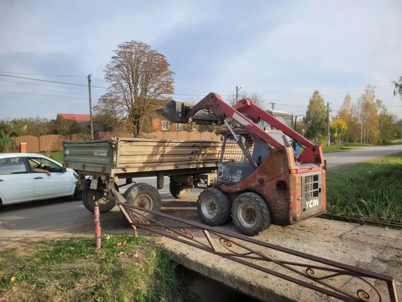 Продолжаются работы по обустройству территории сквера, ул. Длинная