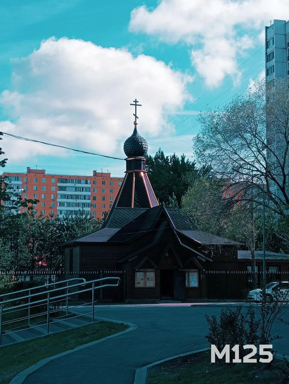 📍Без часовни рядом с метро сегодня трудно представить наш район.