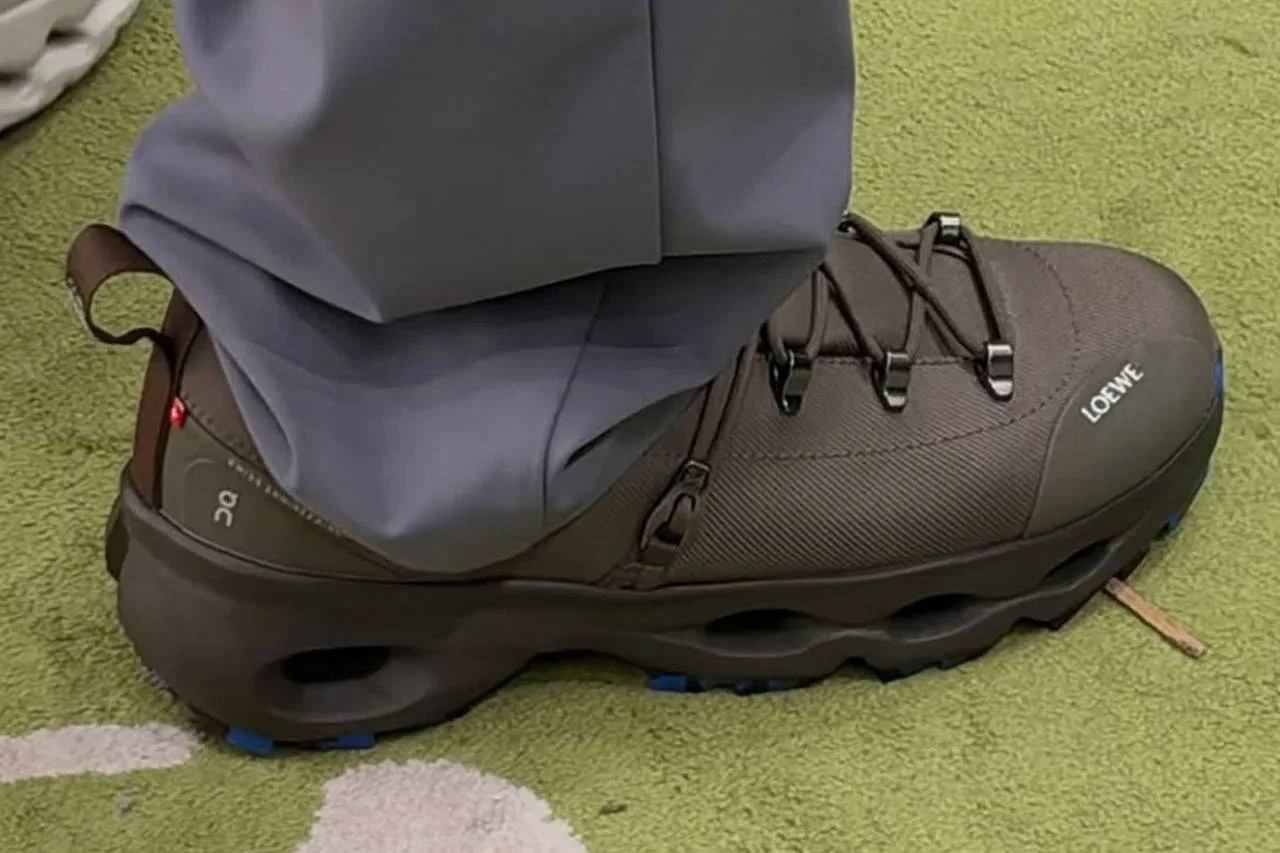 Loewe и On представили Cloudsolo Hiker — новую версию кроссовок, адаптированную для акт...