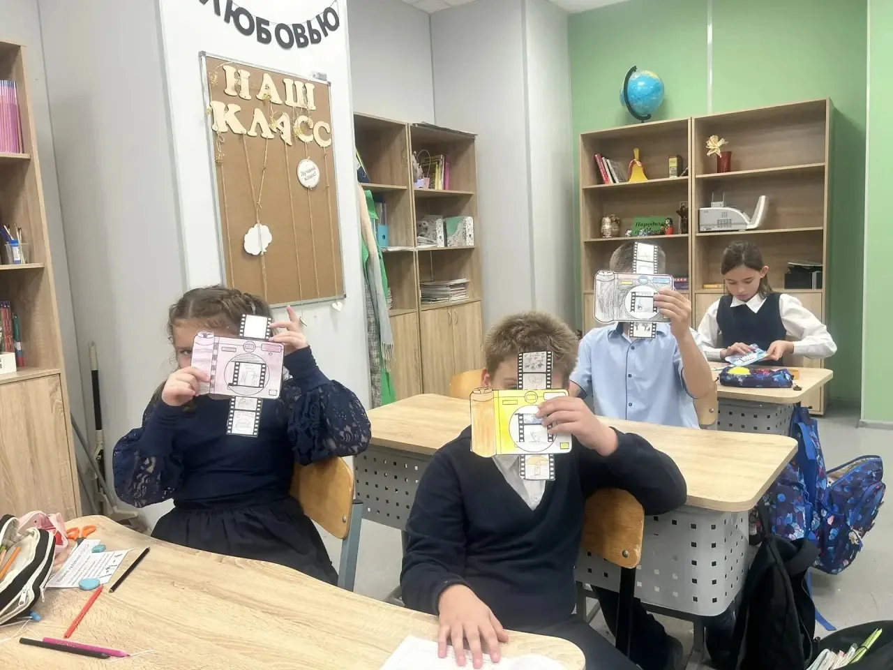 В преддверии Дня отца учащиеся 3 «А» класса подготовили особенную поделку — фотоаппарат...