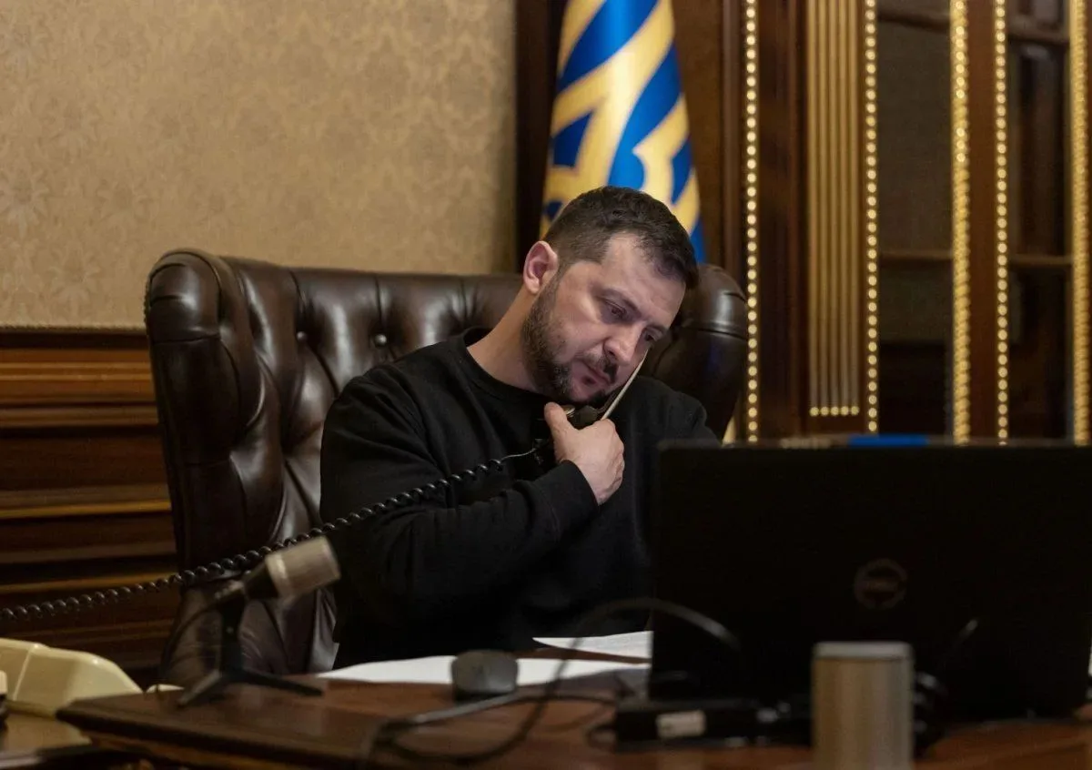 Селенски после слов Трампа о смене лидера Украины побежал звонить премьеру Британии. Вс...