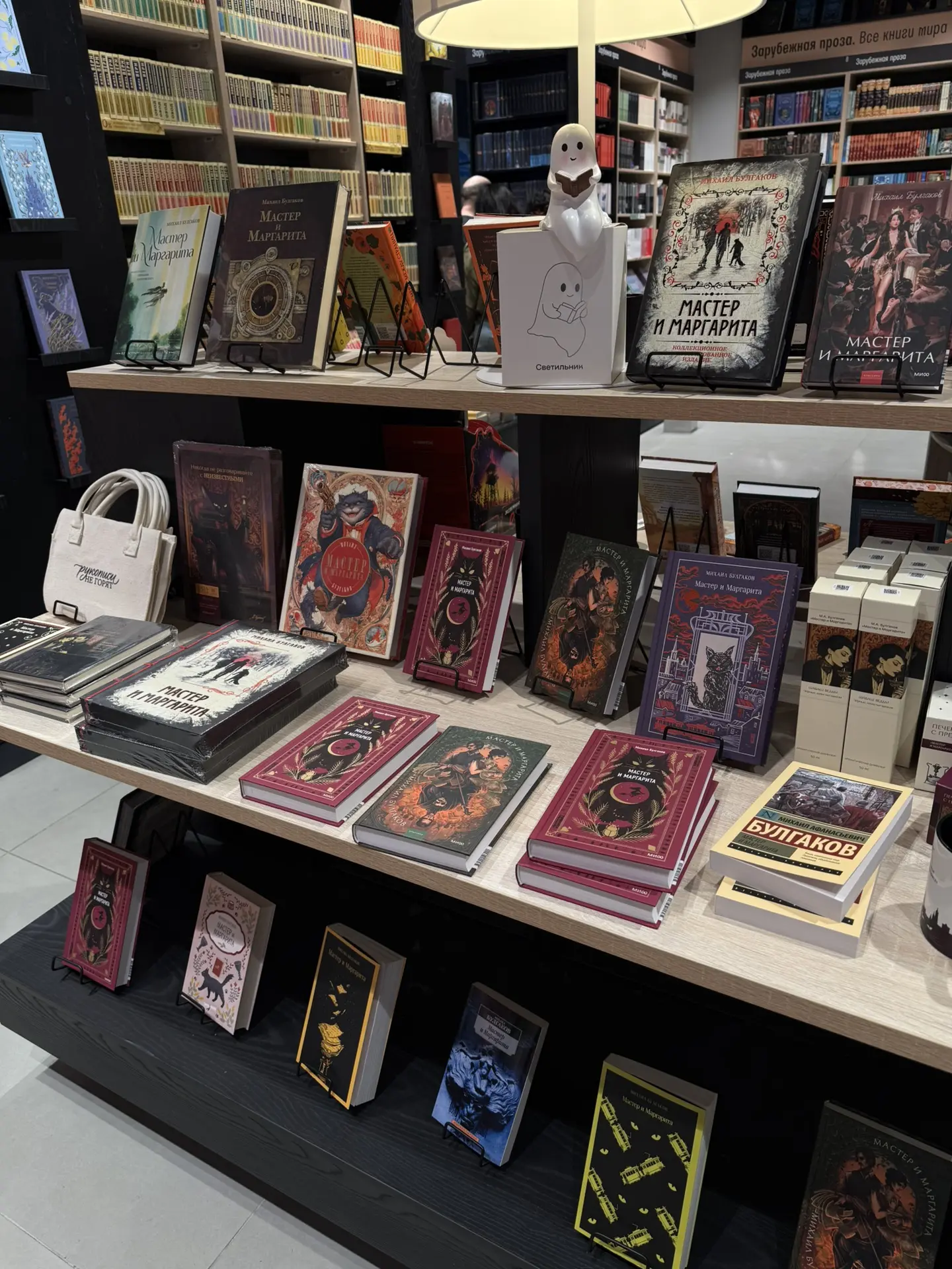 Наравне с косметическими магазинами я обожаю книжные… вчера, наверное, целый час провел...