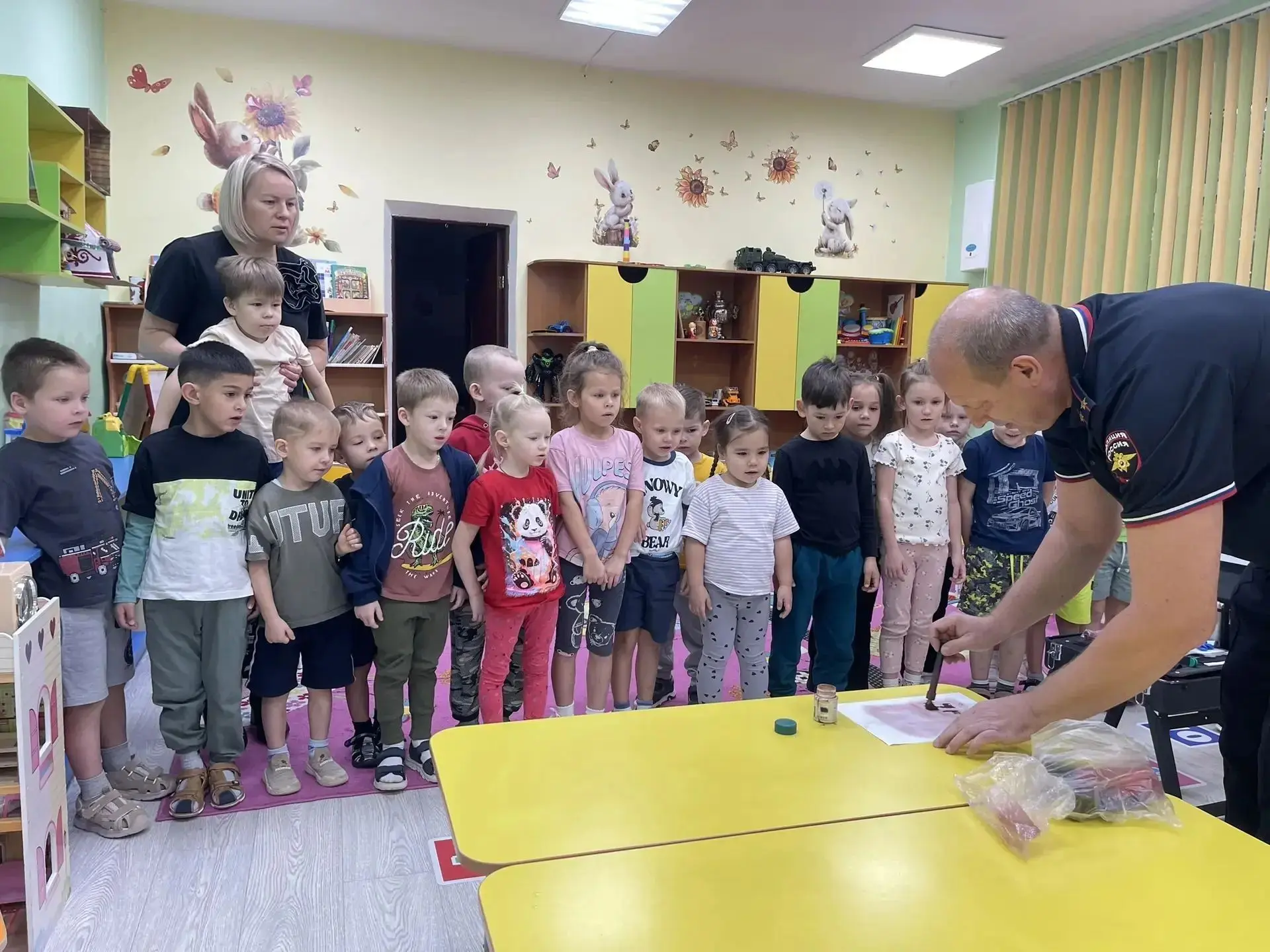 🙌О профессии полицейского воспитанникам детского сада рассказали сотрудники Восточно-С...