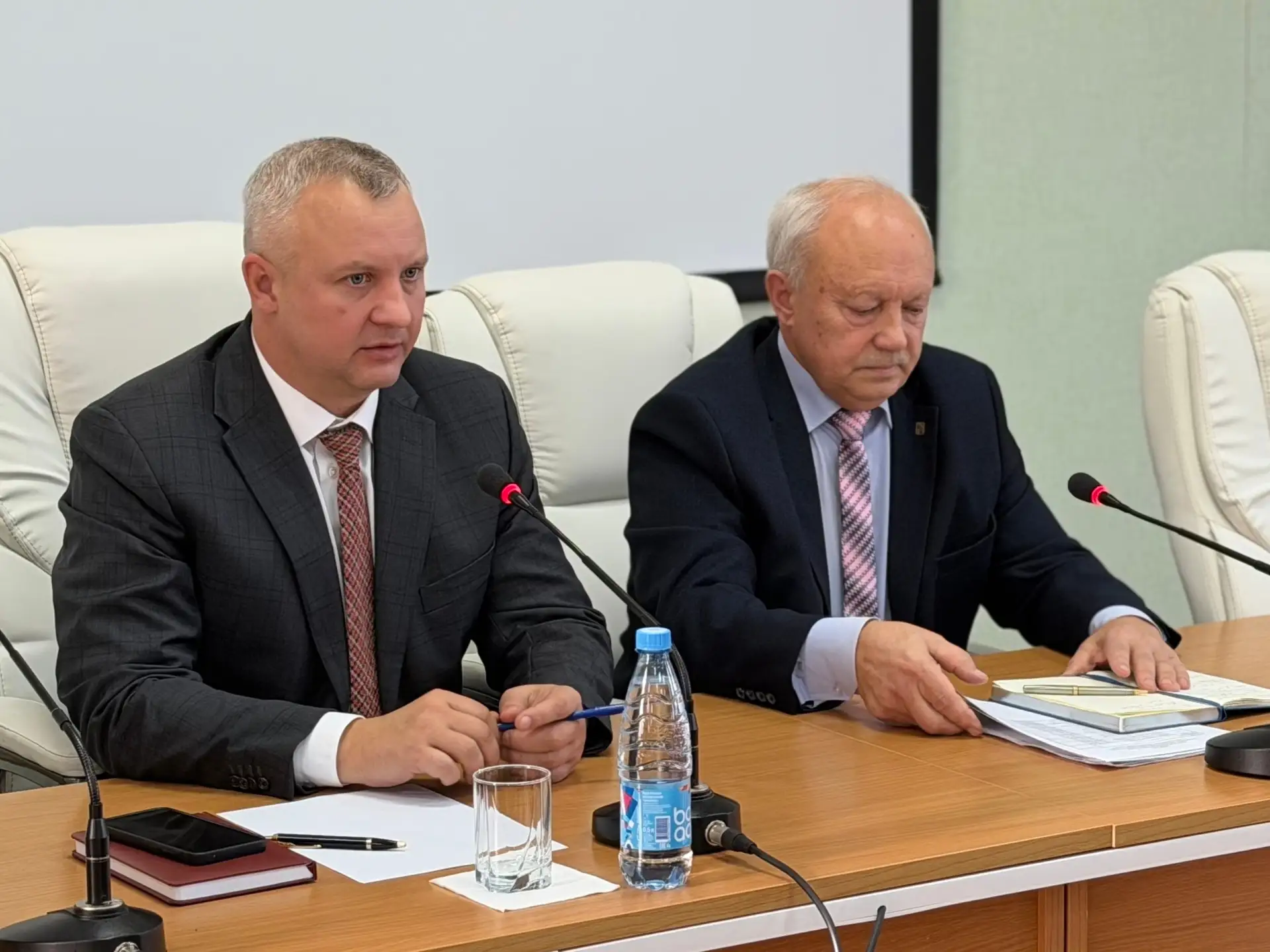 🔵 ГЛАВА ОКРУГА ВСТРЕТИЛСЯ С ДЕПУТАТАМИ