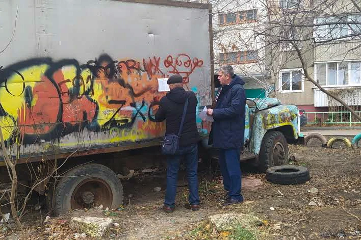 В течение ближайших двух недель городские службы займутся выявлением брошенных автомоби...