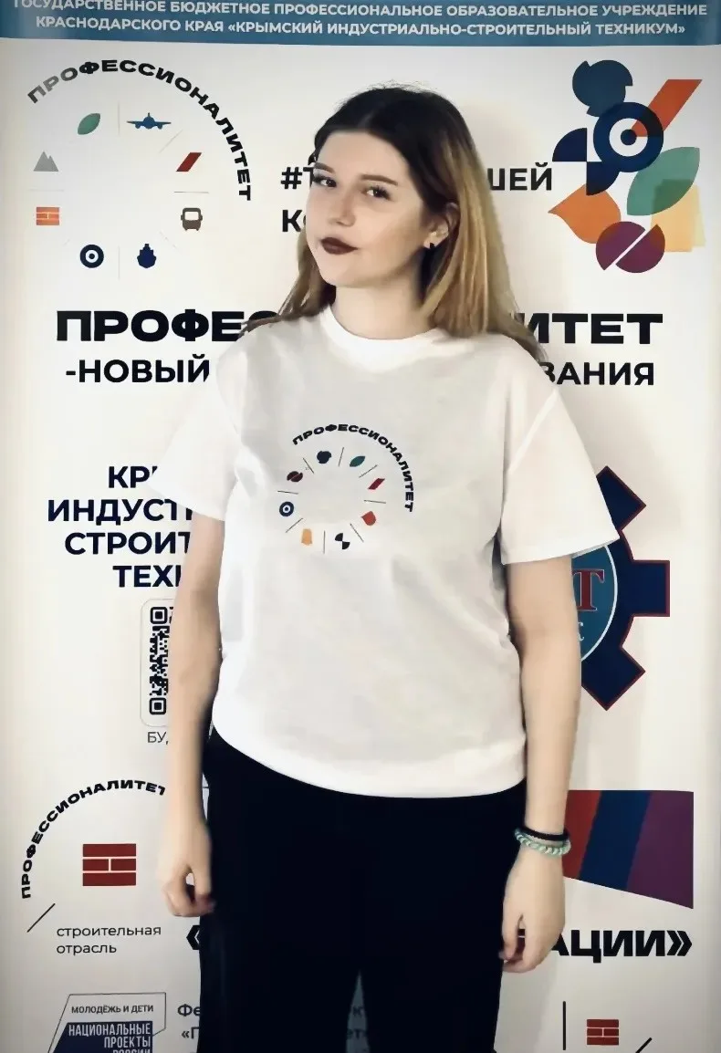 Знакомьтесь: это Оля — наша творческая искра и настоящий генератор идей! ✨