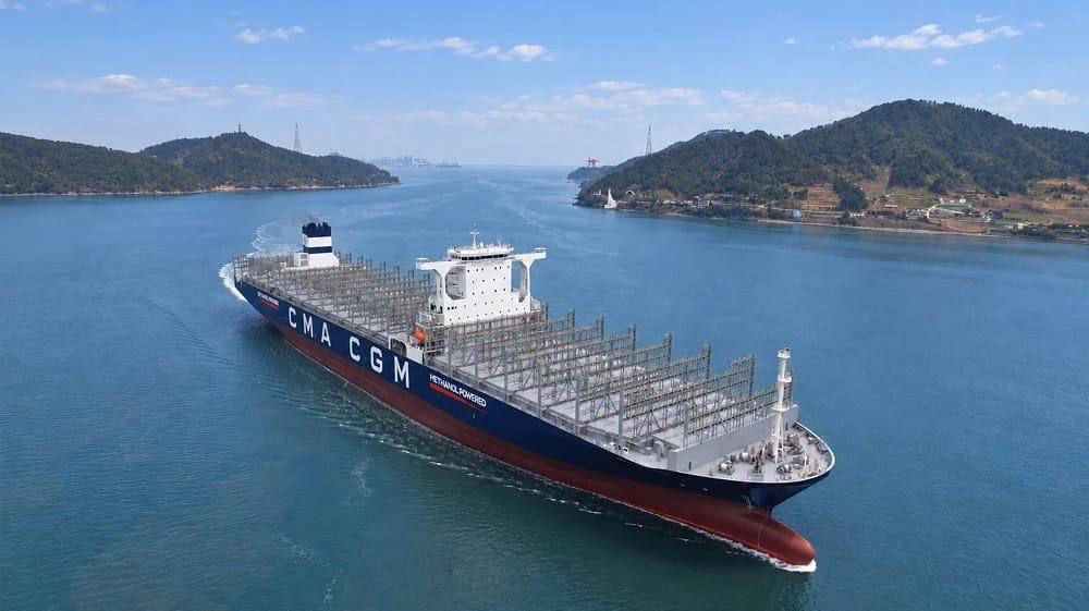 🚢⚓ Конец эпохи тросов: HD Hyundai и CMA CGM запускают первый в мире контейнеровоз БЕЗ ...