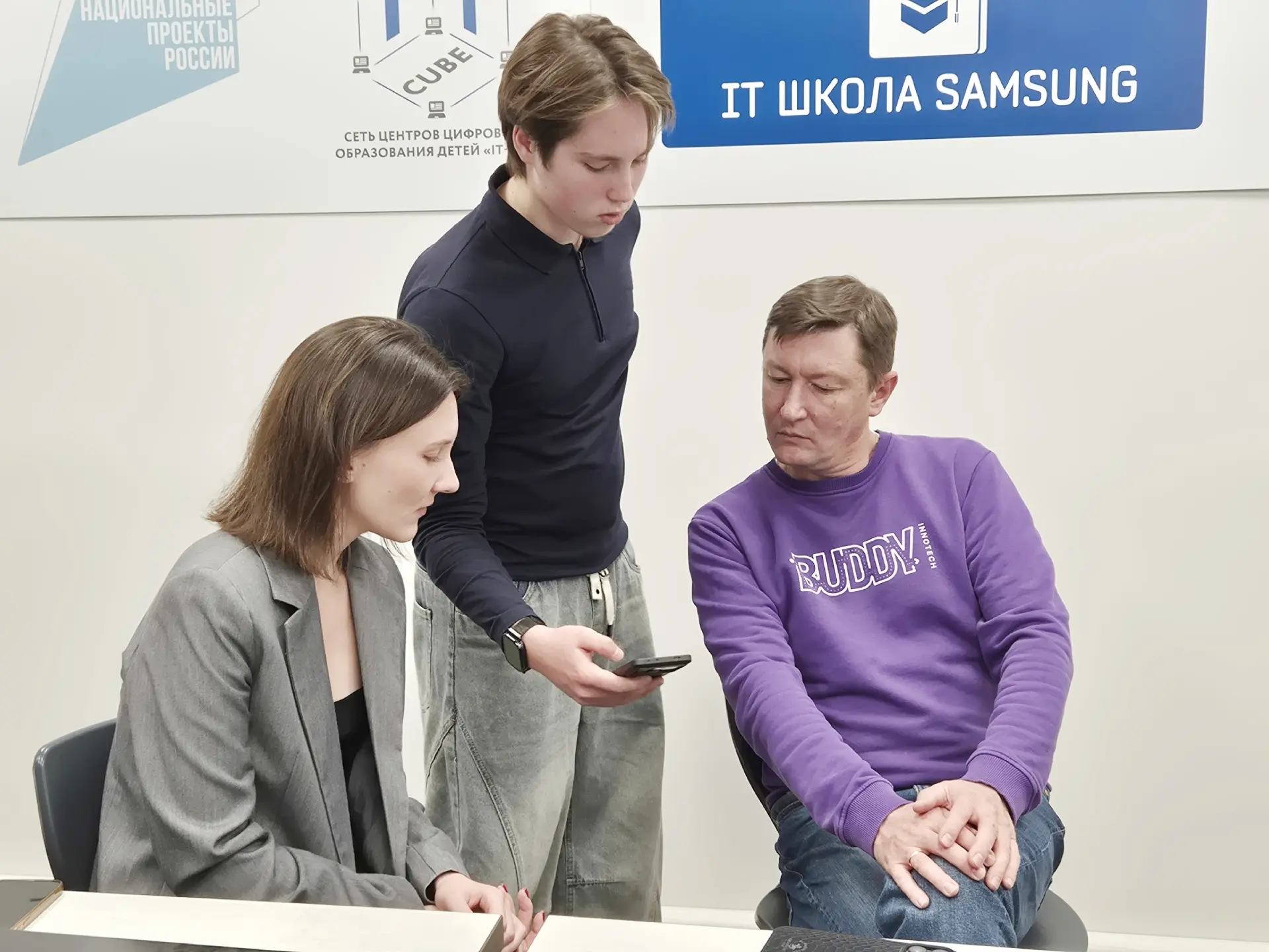 Продолжаем следить за проектной работой учеников направления «Разработка мобильных прил...