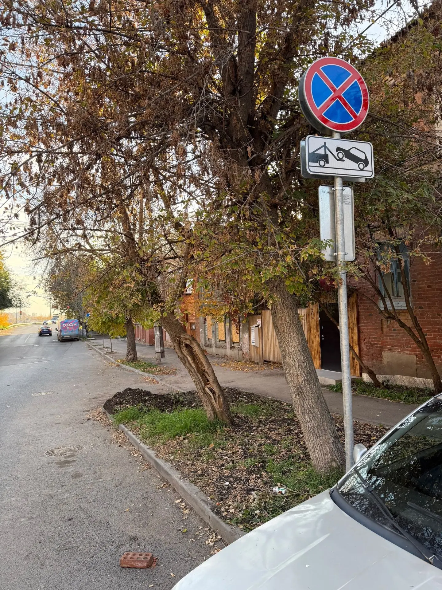 «На ул. Молодогвардейской, 12 стало еще хуже с парковкой. Мало того, что сделали платны...