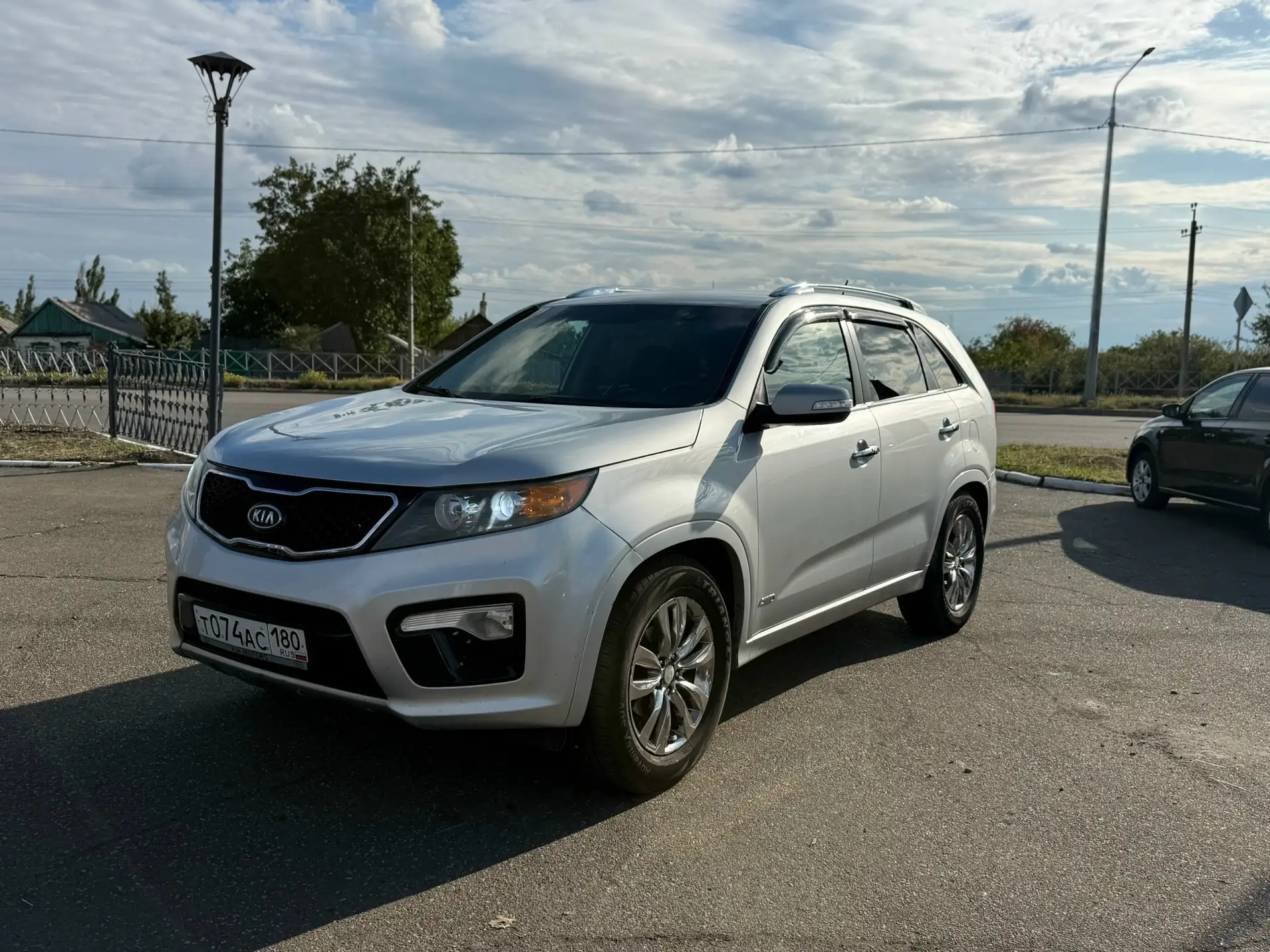 В продаже Kia Sorento . 3.5 бензин , 7 мест