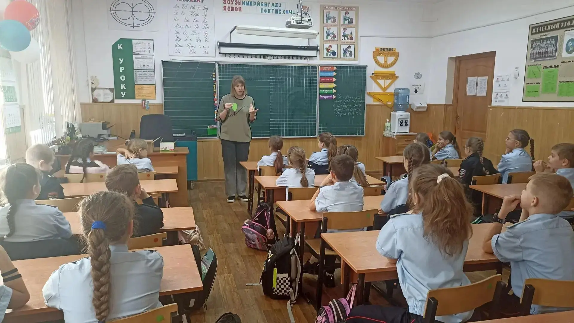 13 октября во 2 «А» классе прошёл музейный урок под названием «Щит и меч Курской битвы»...