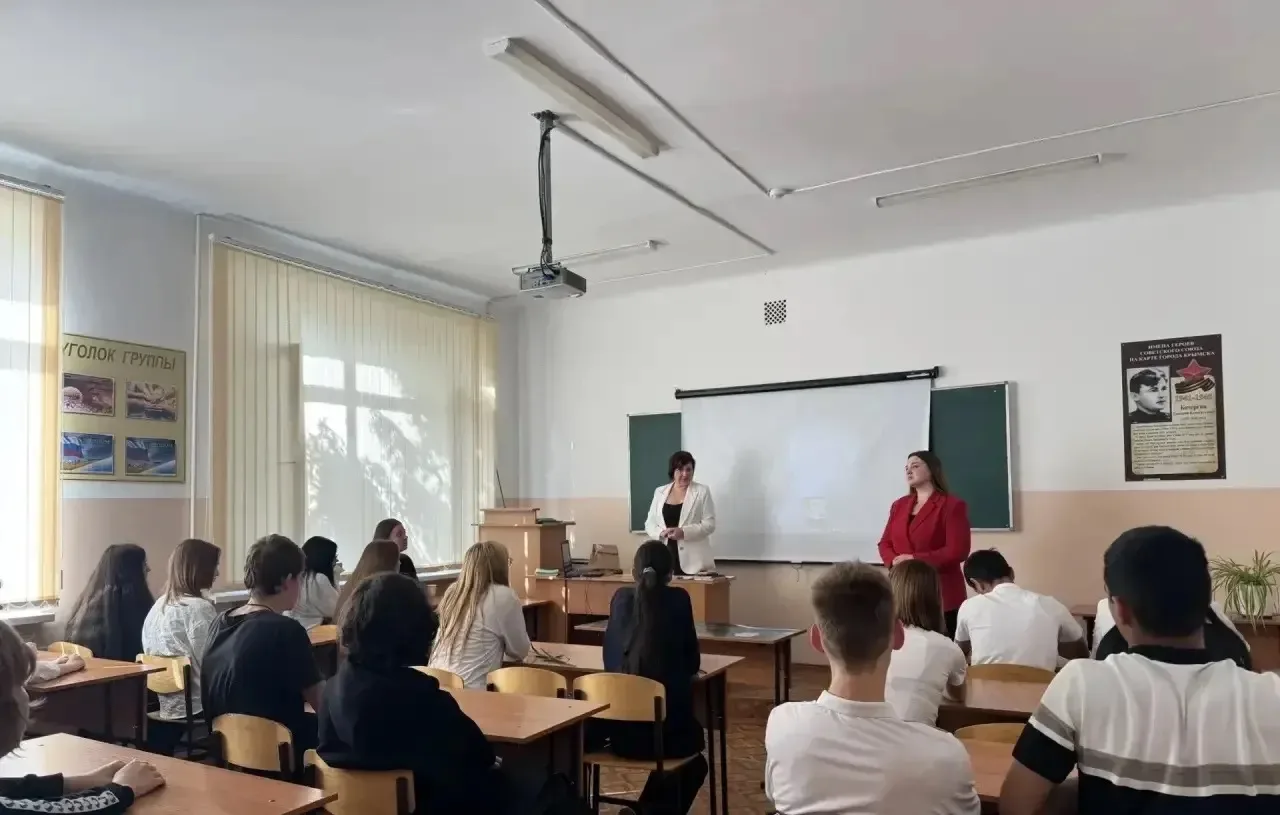 Ясный взгляд, лёгкая улыбка, на груди "Орден мужества" и "Медаль за отвагу".