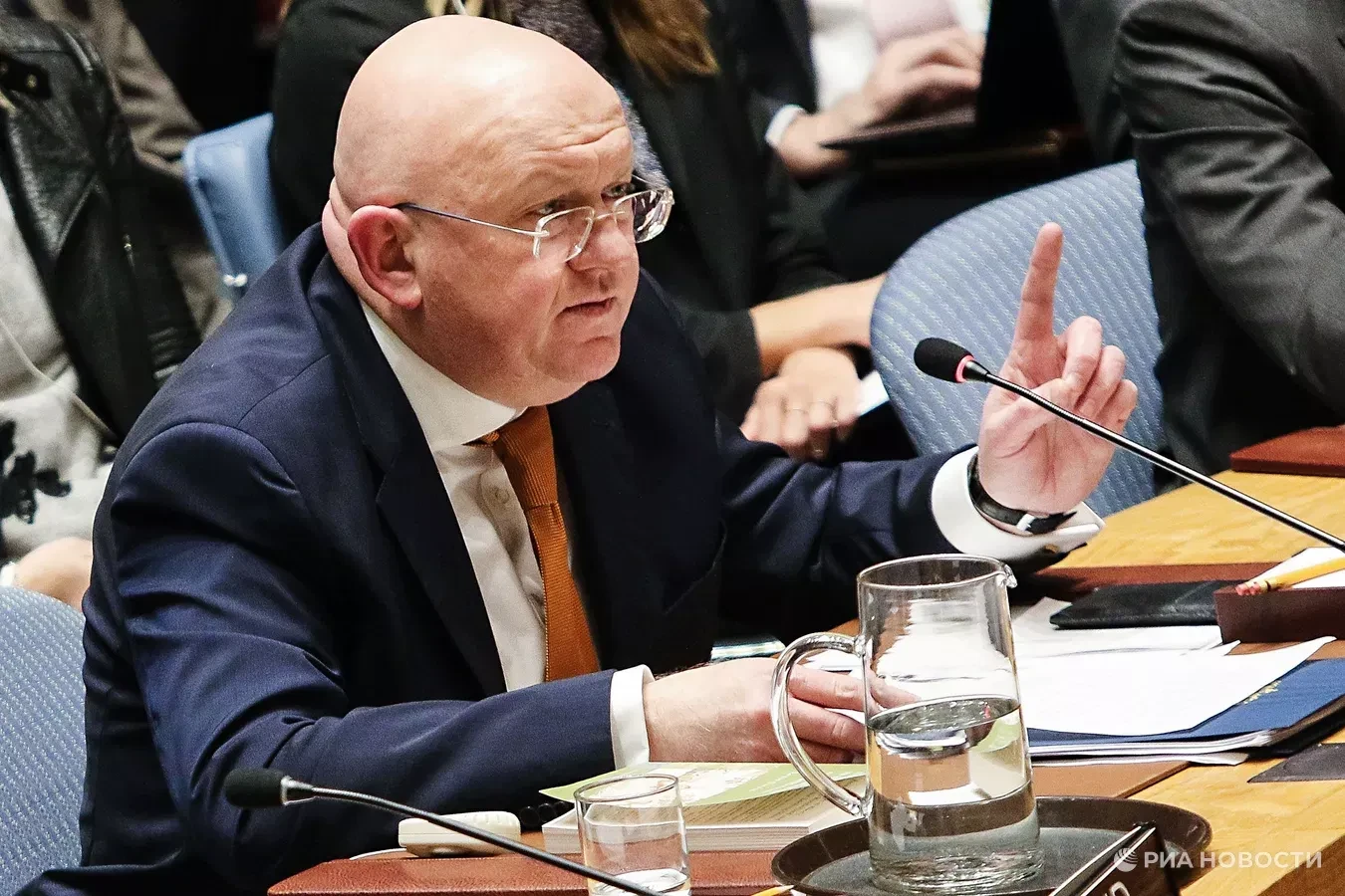 Нельзя обсуждать урегулирование по Украине с теми, кто не признает террор Киева, заявил...