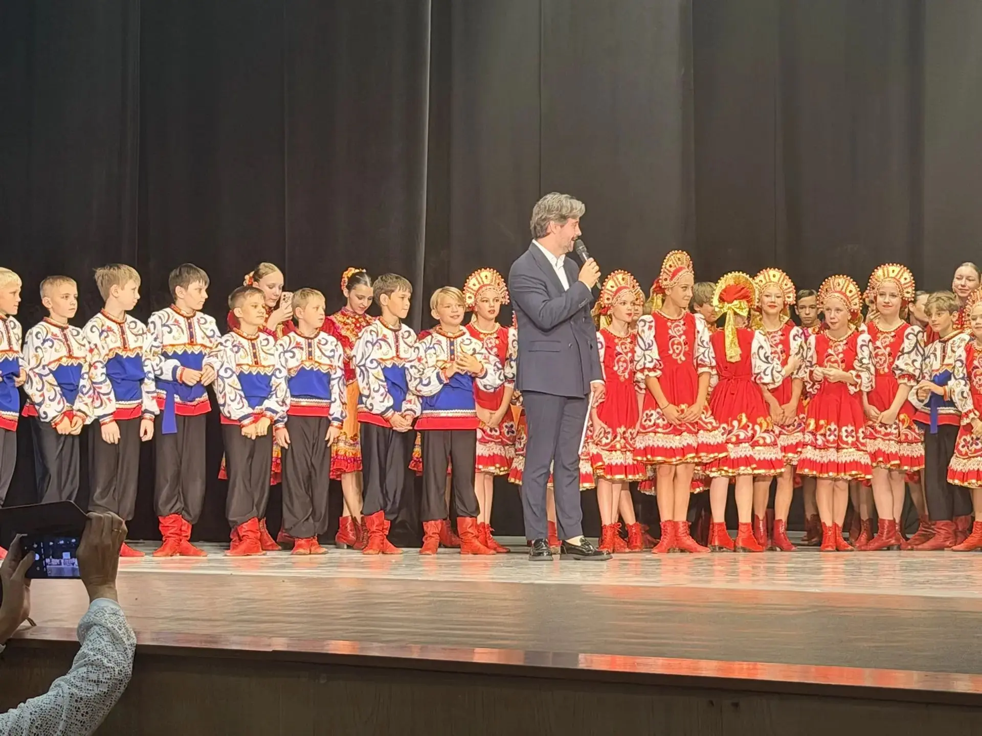 Сегодня в зрительном зале Театра металлургов не смолкали аплодисменты: Народный коллект...