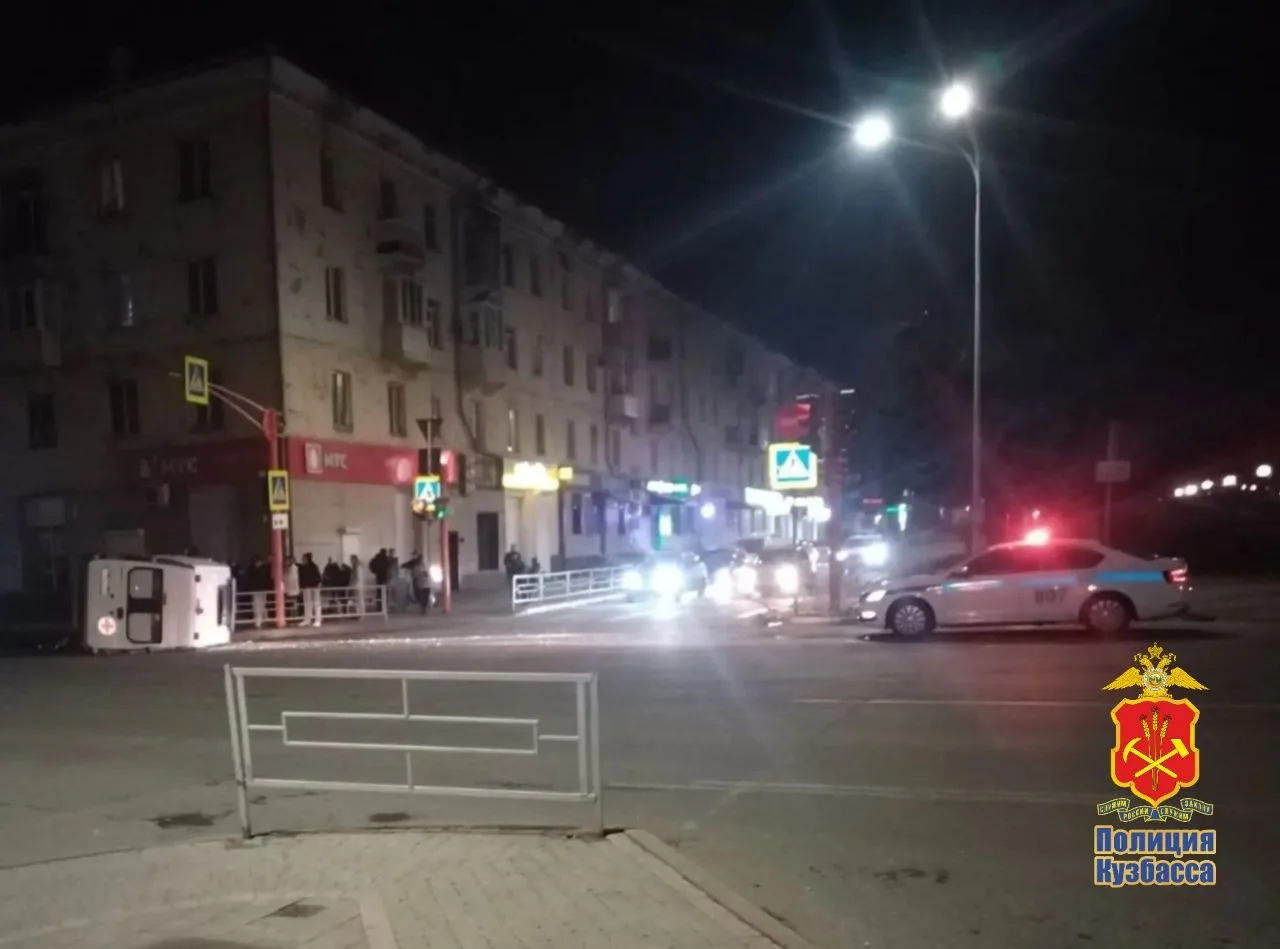⚡⚡⚡В Белове полицейские устанавливают обстоятельства ДТП с участием автомобиля скорой м...