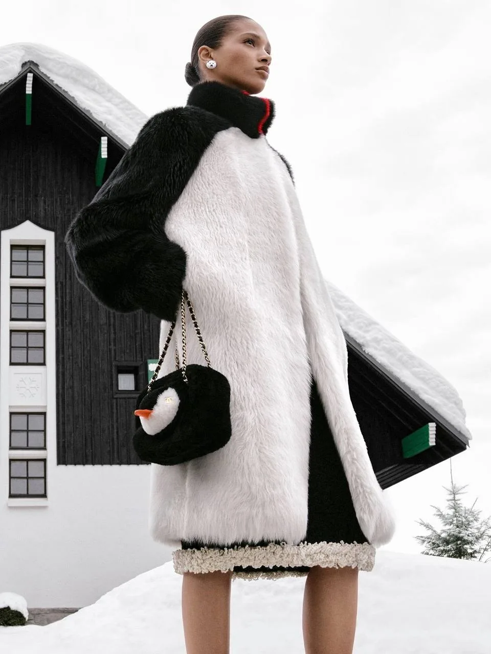 Chanel готовится к горнолыжному сезону: дом представил коллекцию Coco Neige 2026.