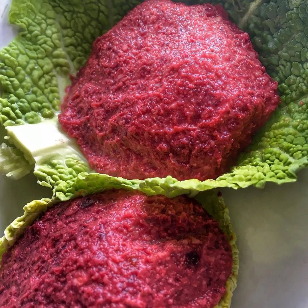 Это блюдо я называю "Свекольное наслаждение"☺ Очень вкусно и просто: смешать в комбайне...