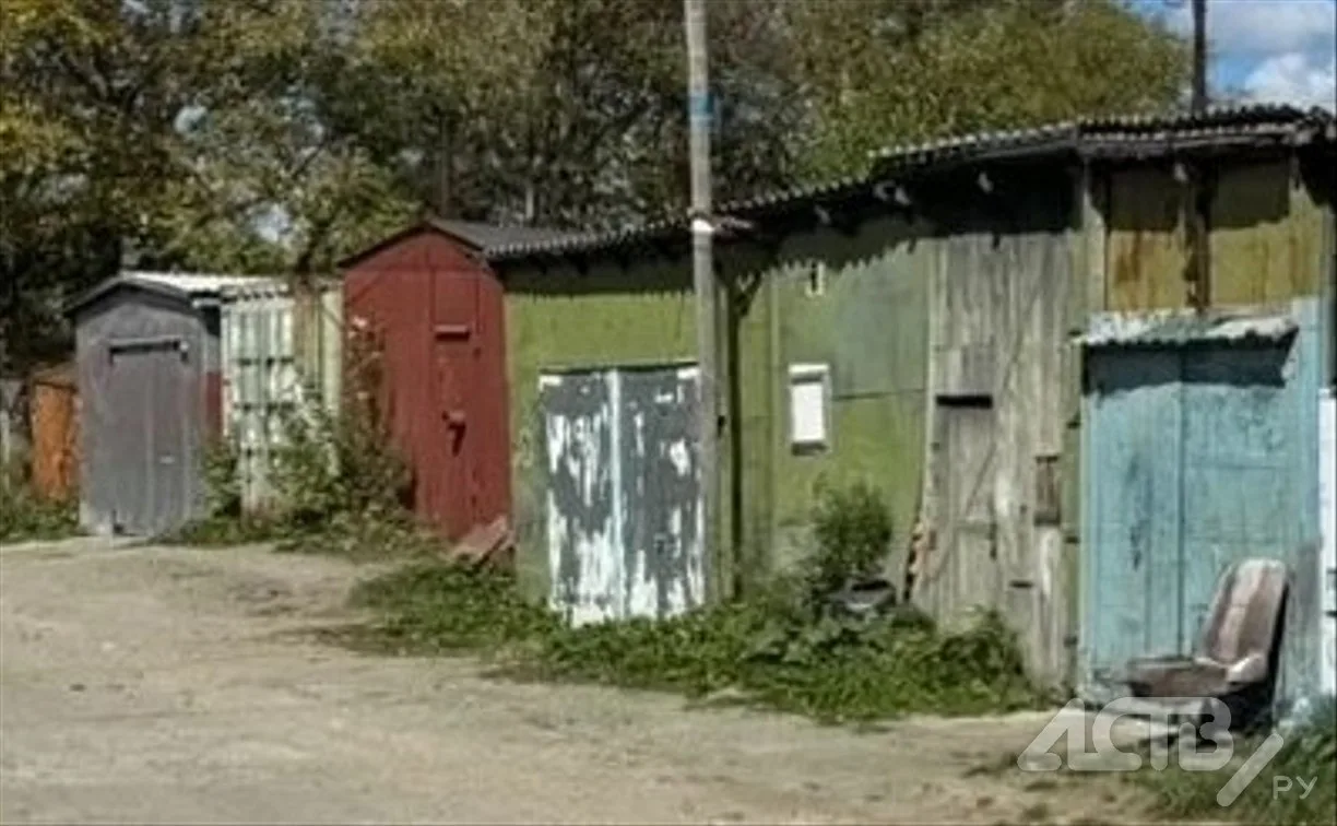 😨 Жители трёх домов в Троицком могут лишиться огородов, сараев и гаражей, которыми пол...