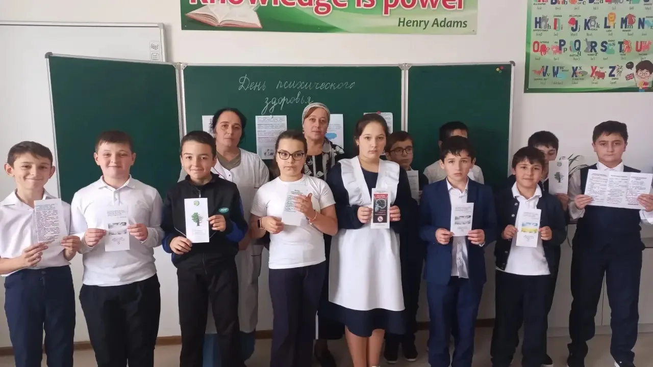 В рамках акции "Каждого ребёнка за парту" в 5 классе проведена беседа медицинским работ...