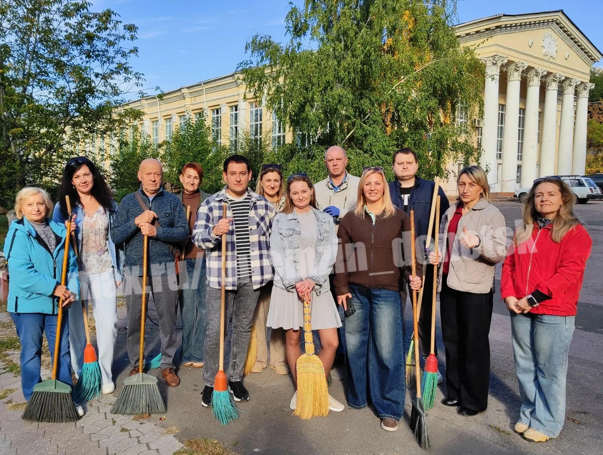 📌 К экологической акции «Чистый четверг» присоединились управление по физической культ...