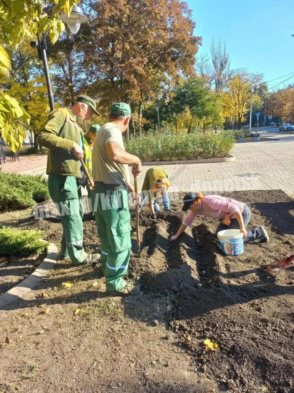 🌲 Сотрудники коммунального предприятия «Зелёное строительство» продолжают работы по ко...
