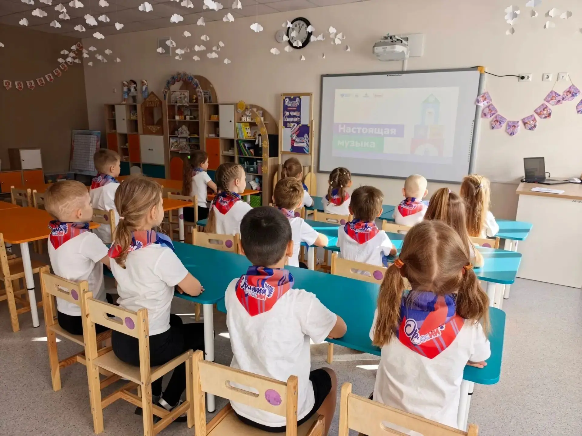 Сегодня в подготовительной компенсирующей группе № 44 было по-настоящему сказочно!  Реб...