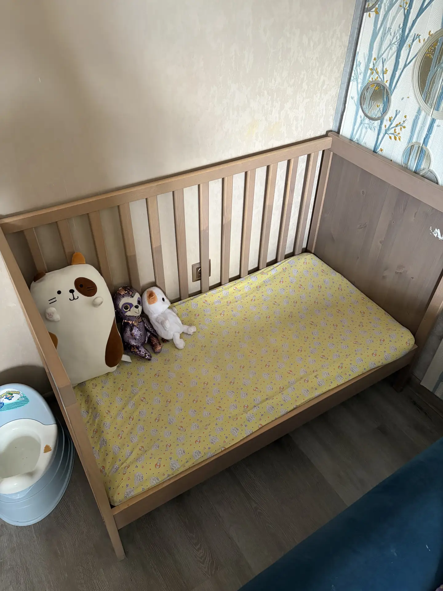 Продам кроватку IKEA состояние хорошее 2000 рублей, горшок в подарок 🎁 89220426777