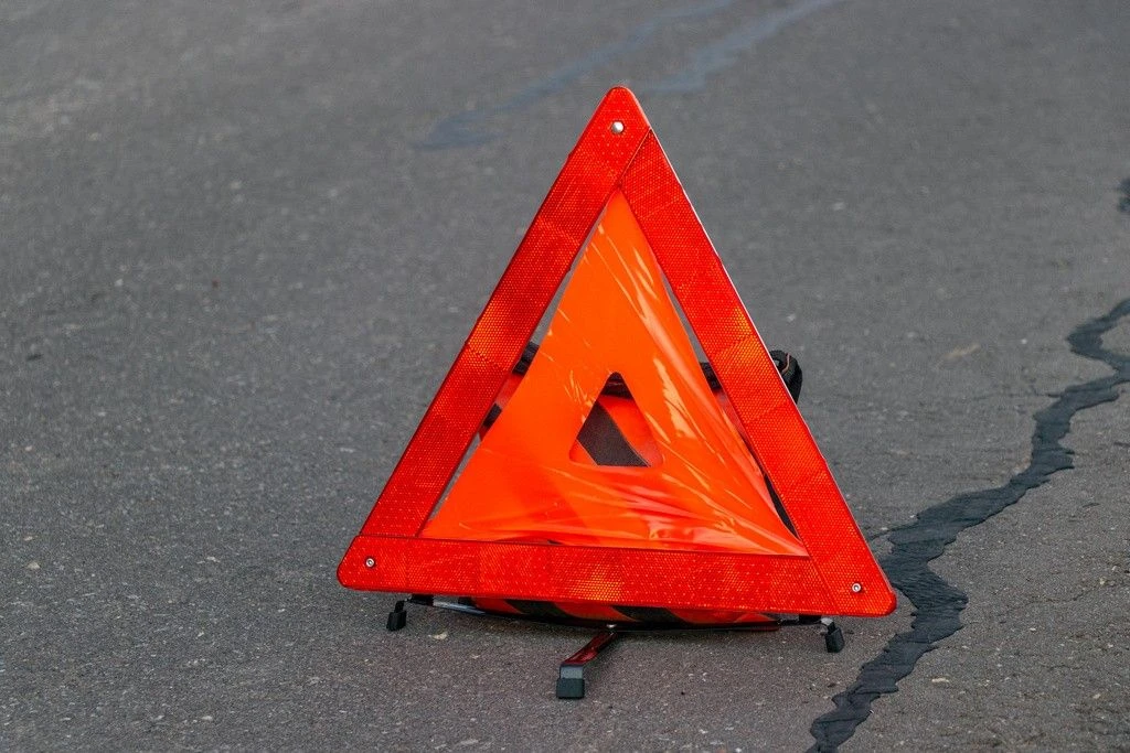 🚗 Автоледи врезалась в дерево