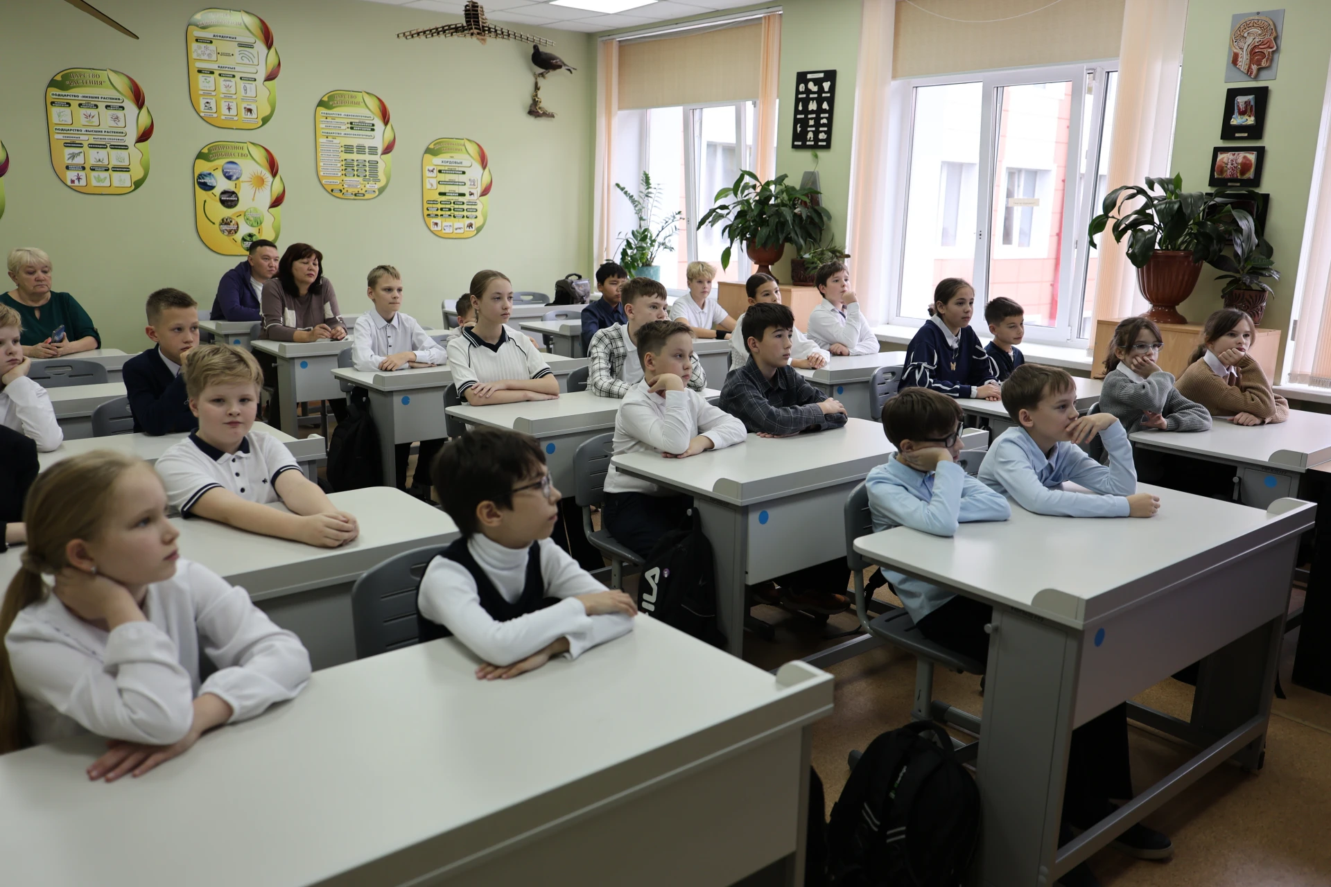 Школьников Тюмени научили распознавать уловки мошенников