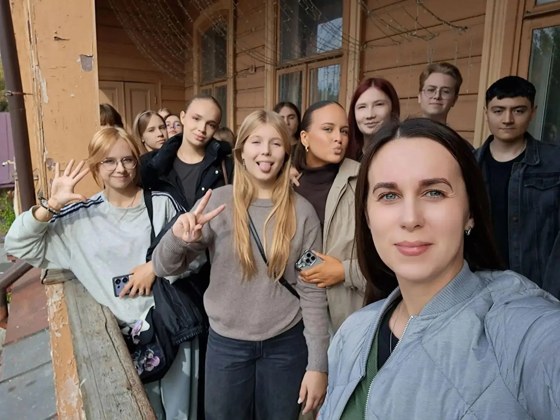 Спасибо всем, кто участвовал и писал свои версии! Вы были очень близки 😉