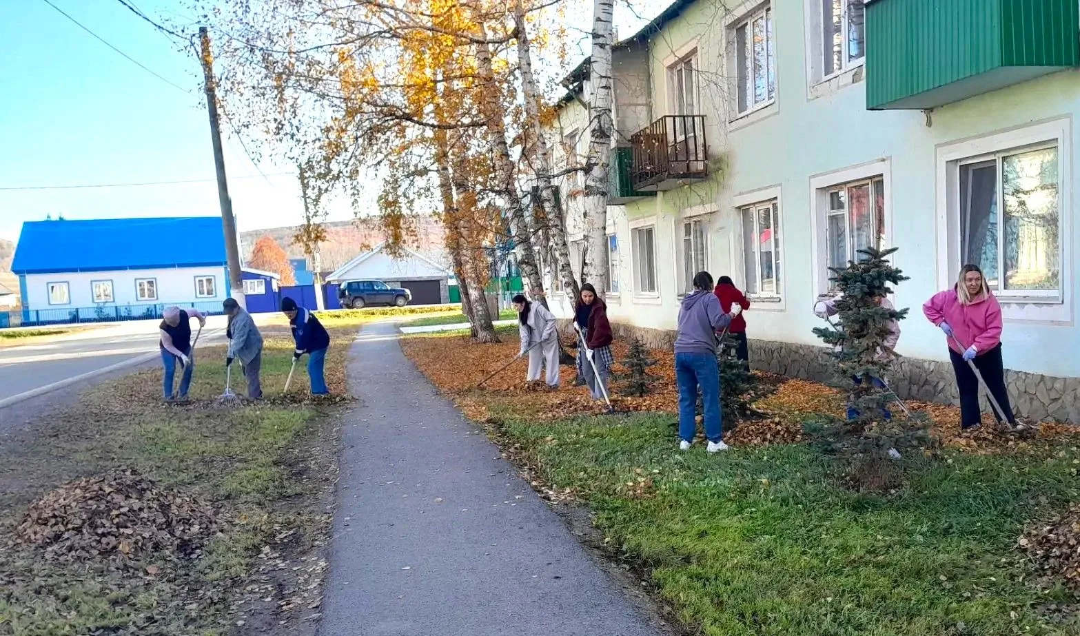 🍂Сотрудники администрации Кугарчинского района приняли активное участие в осеннем субб...