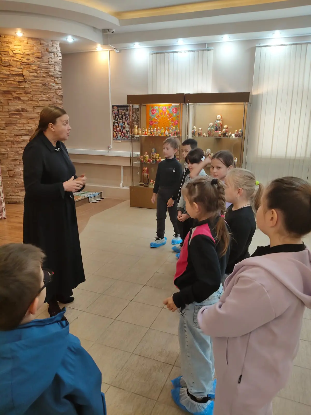 Учащиеся 2г класса с классным руководителем  Бондарь О. И. посетили Сергиево-Посадский ...