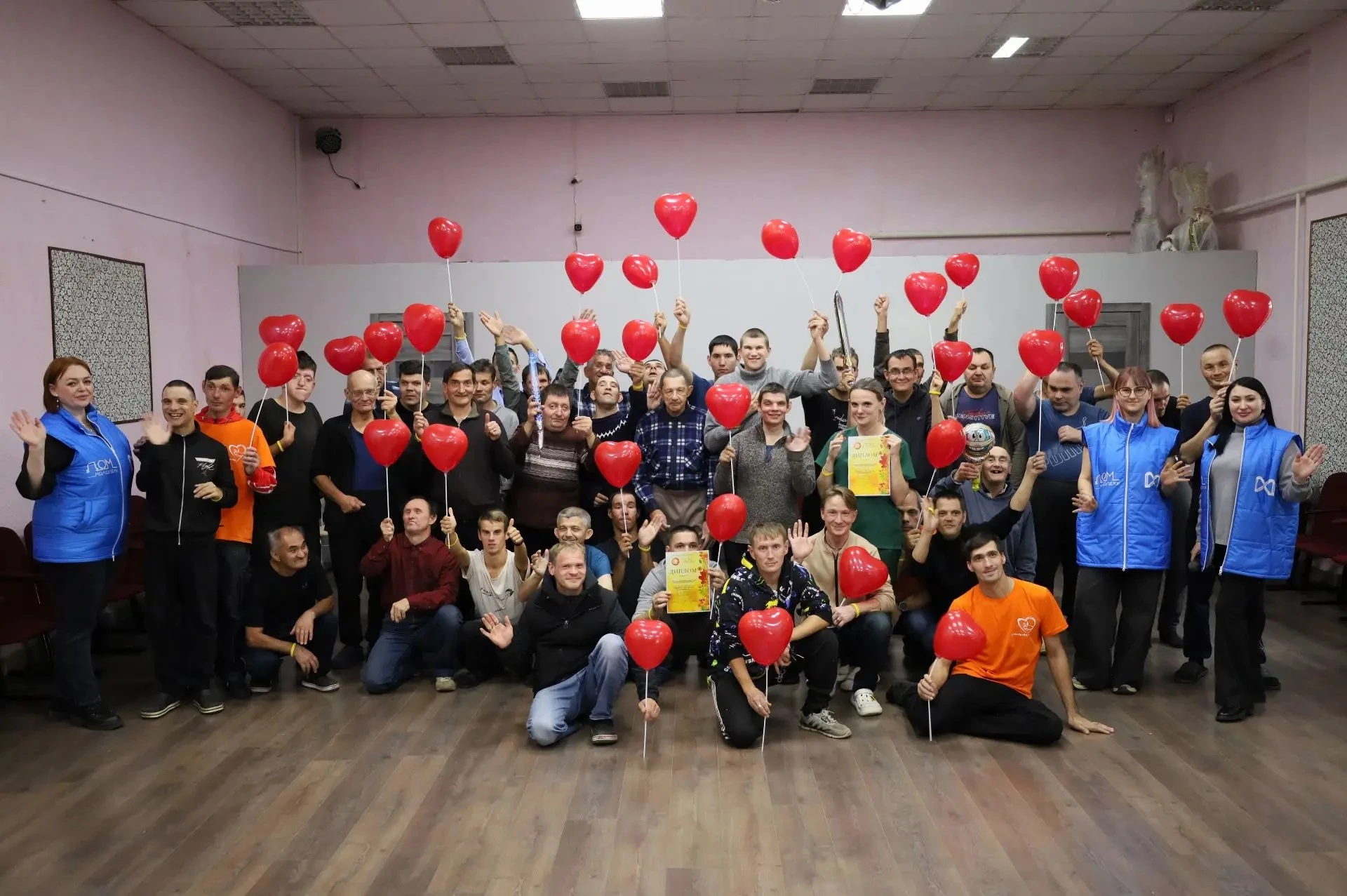 «Тепло в кругу друзей». Настоящий праздник подарили волонтеры Дома молодежи для получат...