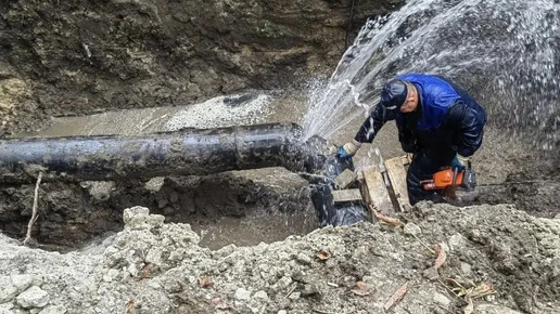 Евгений Маслов: в Сеймском округе Курска устраняют аварию на водоводе