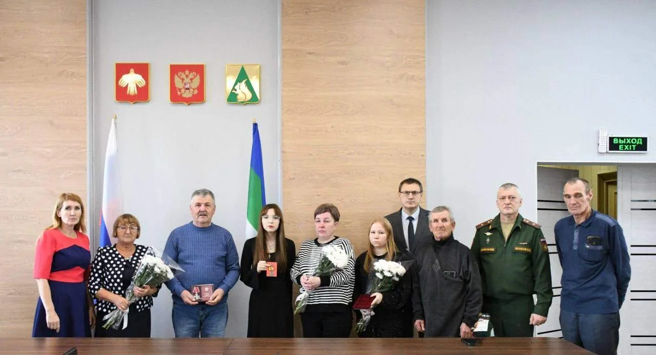 В Усть-Куломском районе семьям участников специальной военной операции передали государ...