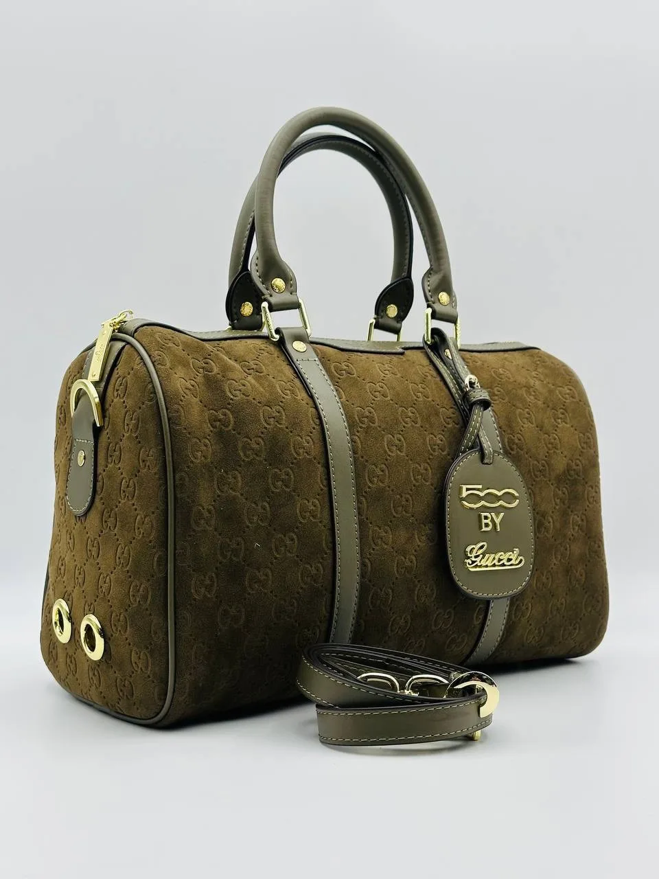 Замшевая сумка-бостон (Gucci Boston Bag / модель с тиснением GG), дополненная кожаными ...