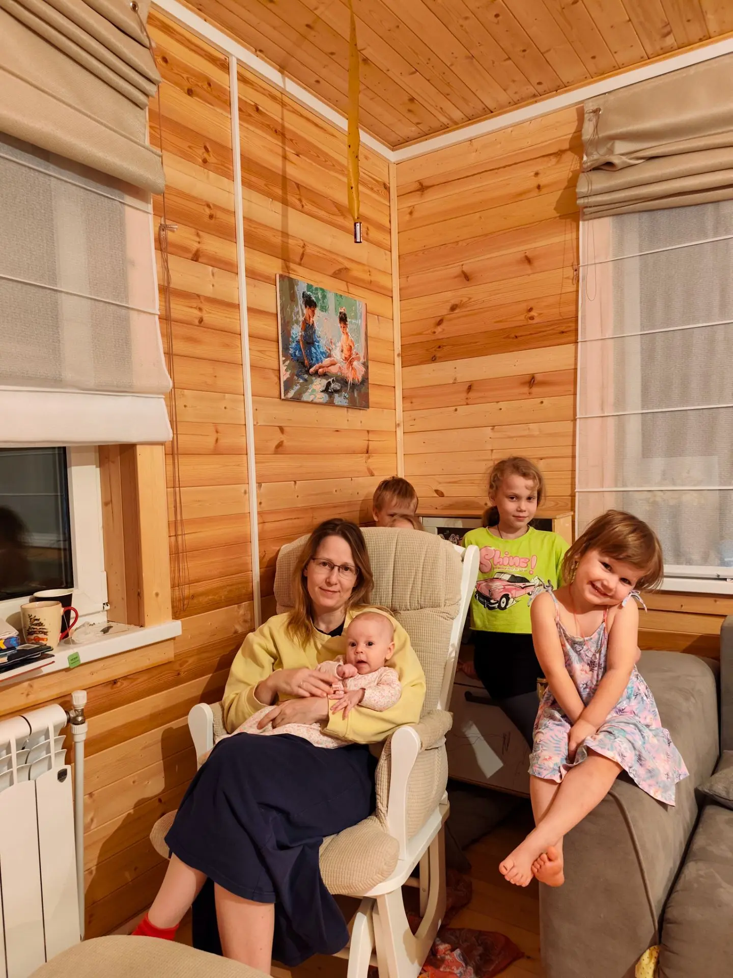 Сегодня весь день пасмурно и  дождь. Мы задержались на даче, в Москву отправили только ...