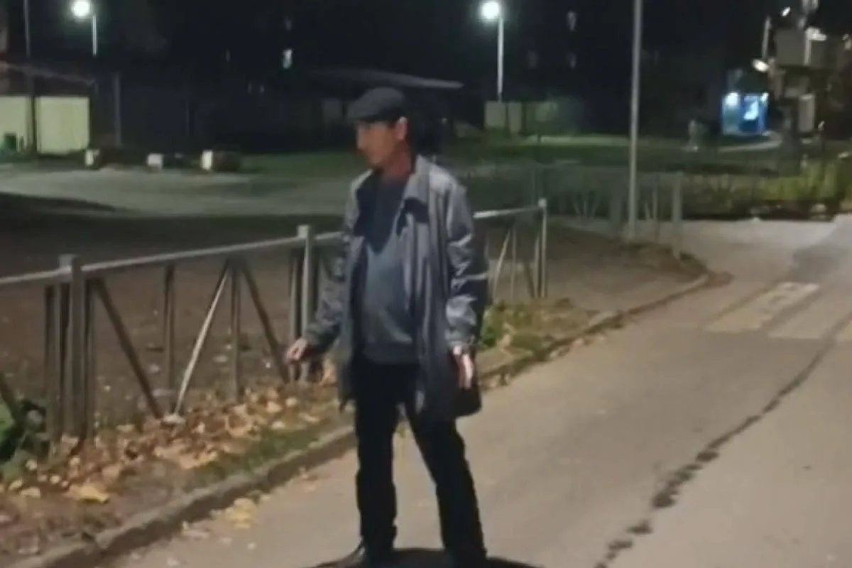 ⚠️ В Рязани возле школы №71 заметили мужчину с ножом, который, по словам очевидцев, пыт...