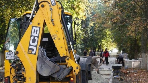 В Курчатове обновляют пешеходную зону на Коммунистическом проспекте