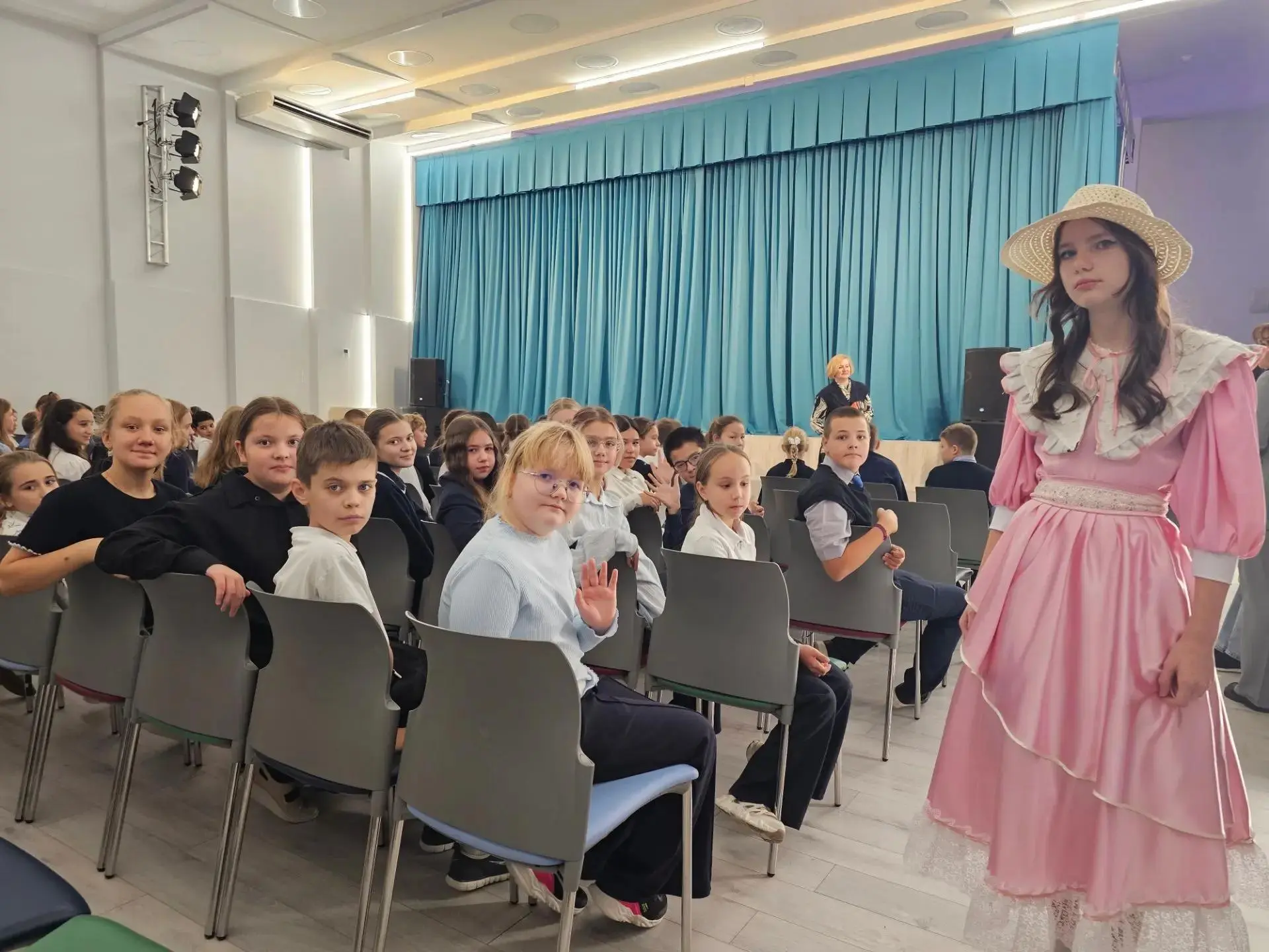 🎉 «Приключения Тома Сойера»: спектакль, который покорил сердца гимназистов! 🎉