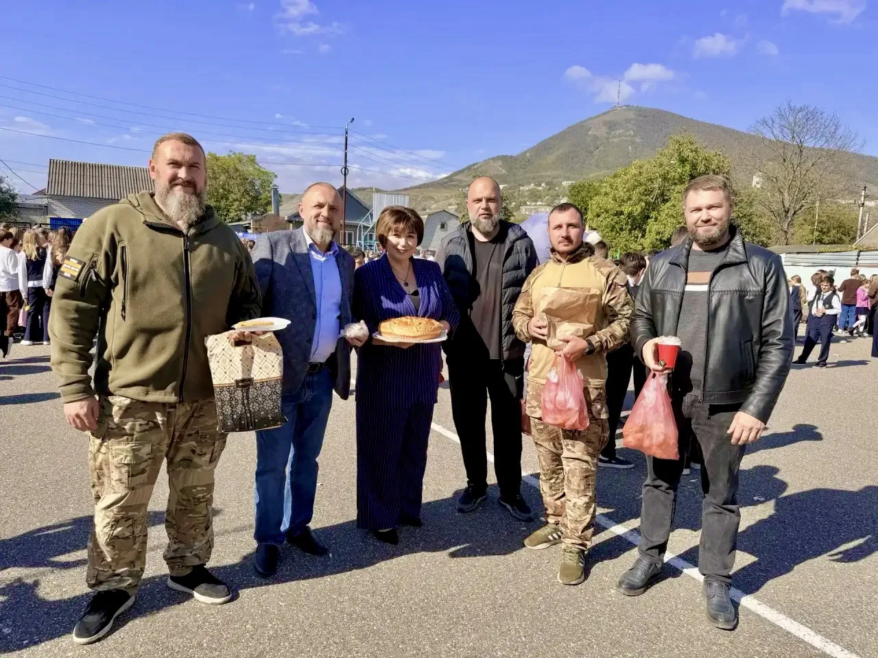 🍁 «Для СВОих»: в МБОУ КСОШ №19 с размахом прошла осенняя благотворительная ярмарка! 🥧