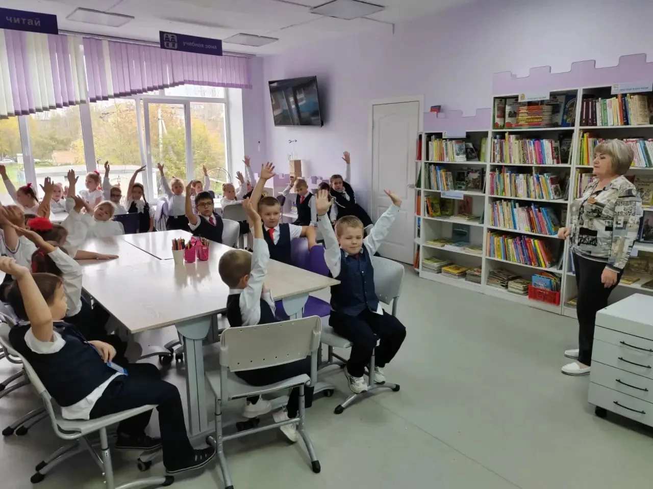 В минувшие дни, в нашей школьной библиотеке, состоялось радостное событие - встреча пер...