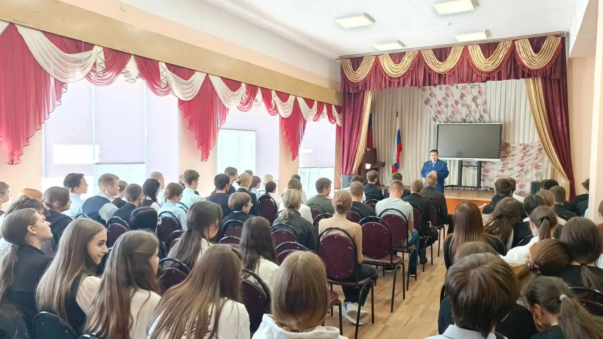 В МОУ СОШ N3 р. п. Земетчино прошла важная профилактическая встреча обучающихся с замес...