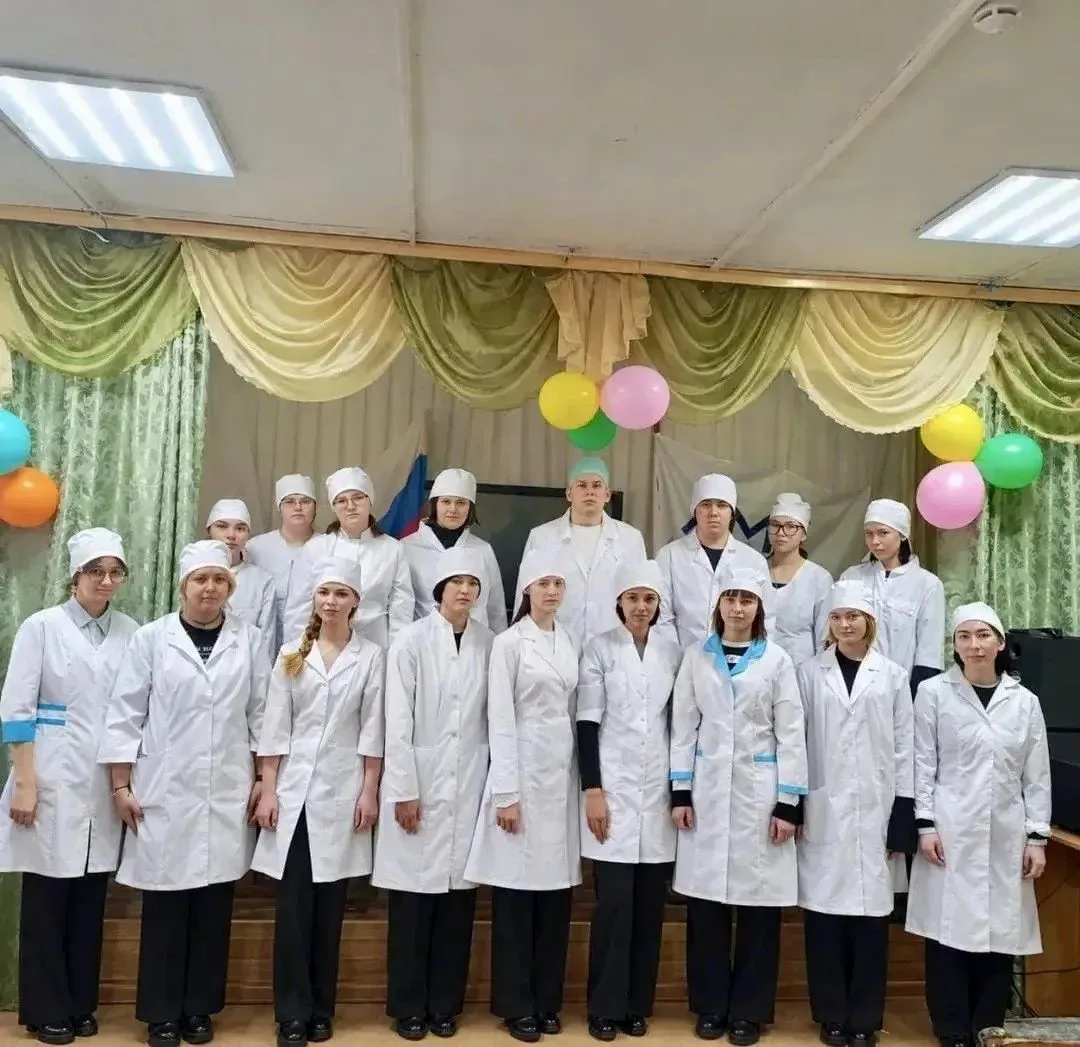 🩺 БЕЛЫЙ ХАЛАТ И ПЕРВАЯ СТУДЕНЧЕСКАЯ КЛЯТВА: ПОСВЯЩЕНИЕ В ФИЛИАЛЕ АМК В ЗЕЕ 💙